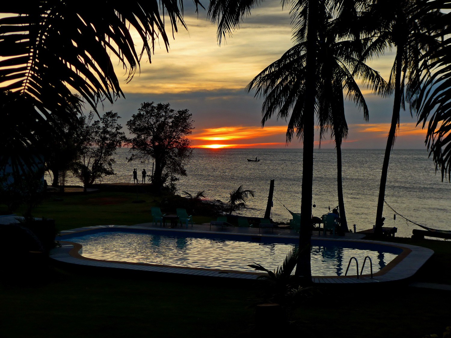 Sunset seen from our hostel The Elephant Bayresort in Bailan Beach